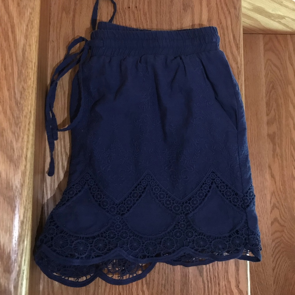 Laced bottom navy dress shorts